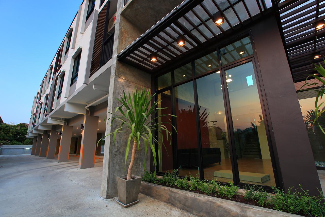 The Plubpla Serviced Apartment Bangkok Dış mekan fotoğraf