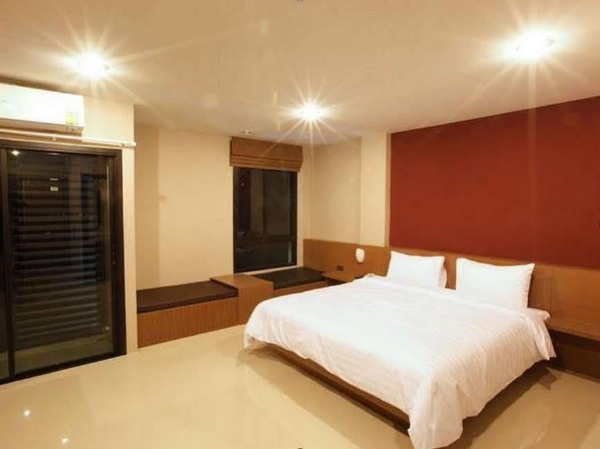 The Plubpla Serviced Apartment Bangkok Dış mekan fotoğraf